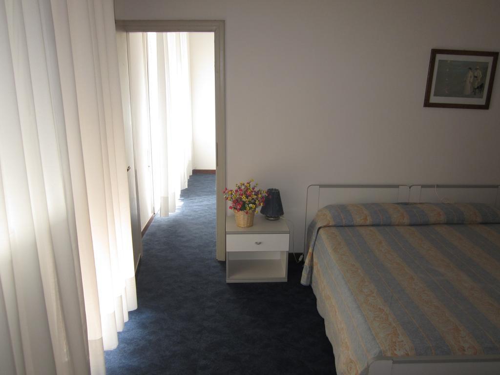 Hotel Savoia Лидо ди Йезоло Стая снимка