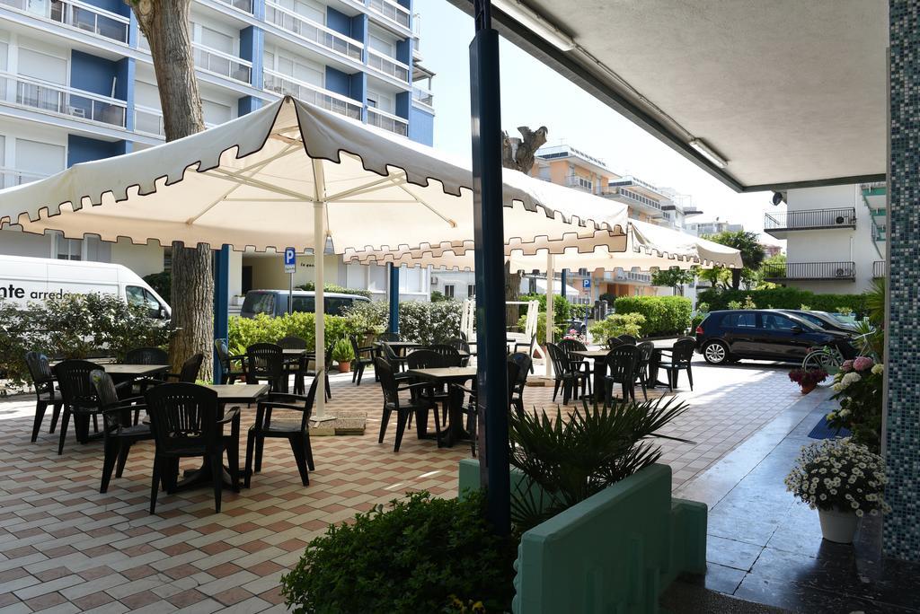 Hotel Savoia Лидо ди Йезоло Екстериор снимка