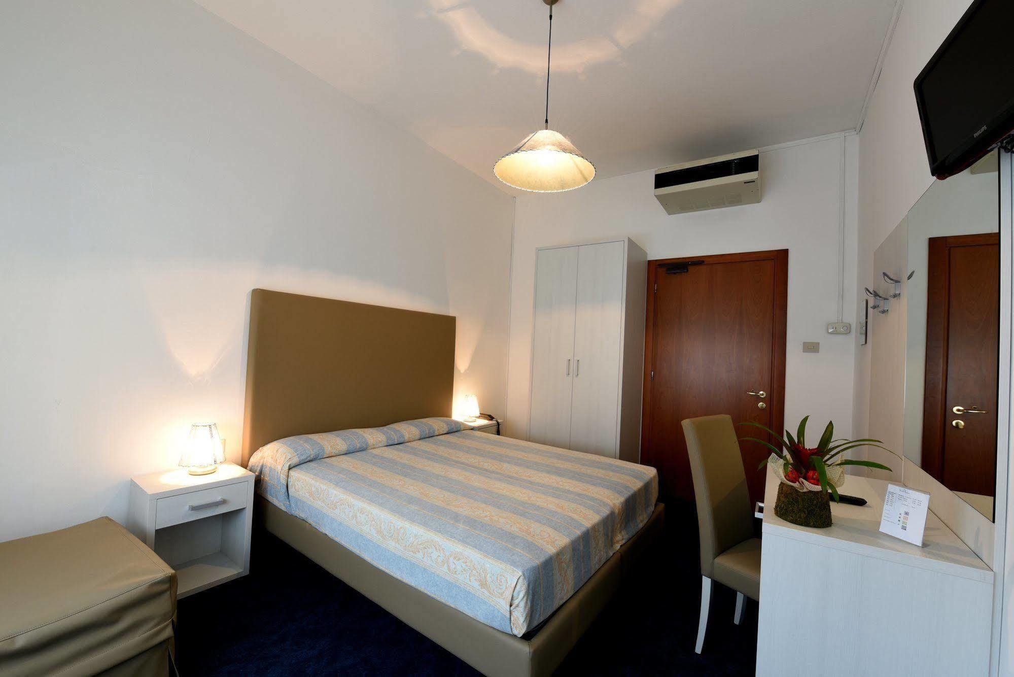 Hotel Savoia Лидо ди Йезоло Екстериор снимка