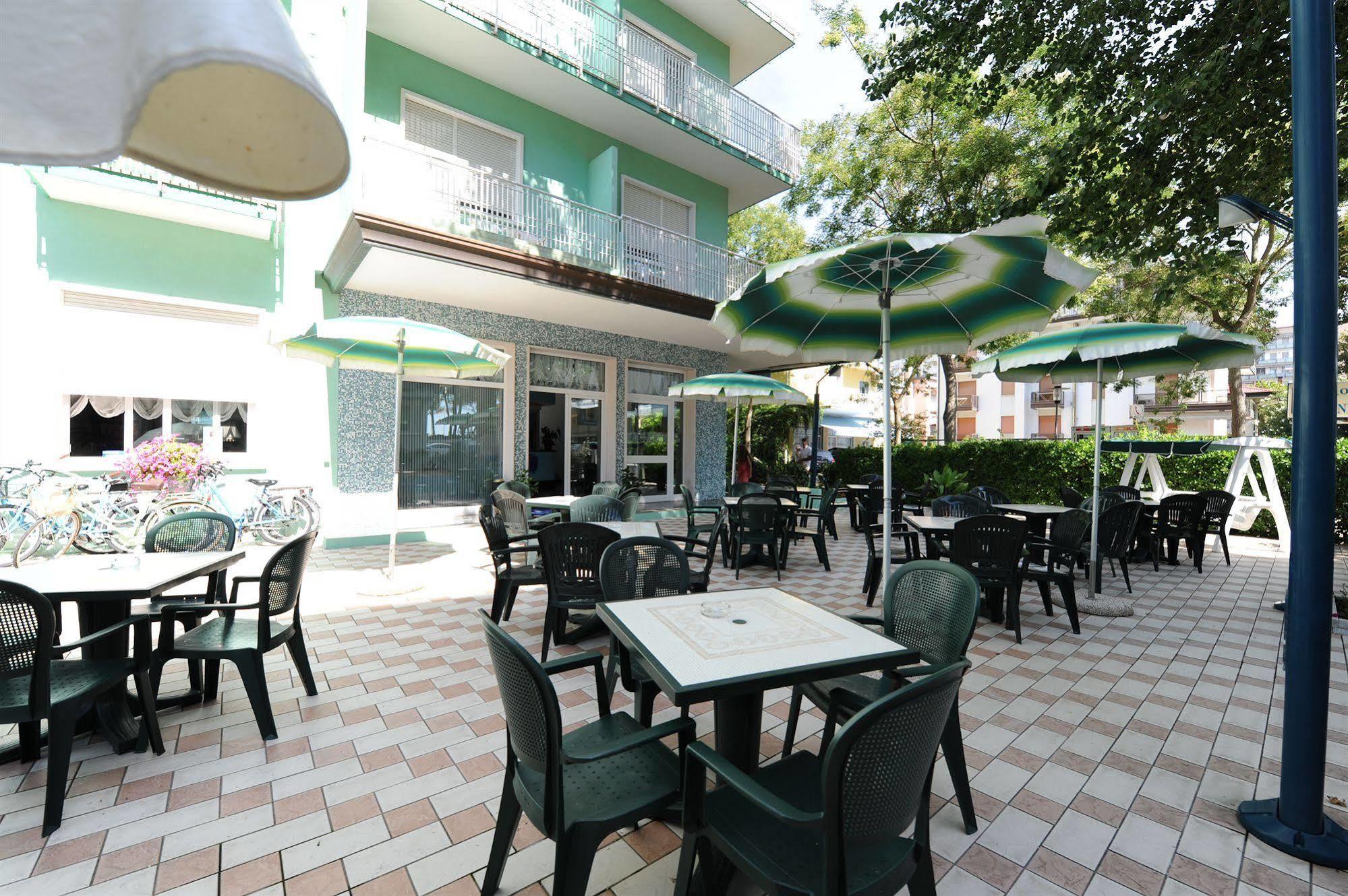Hotel Savoia Лидо ди Йезоло Екстериор снимка